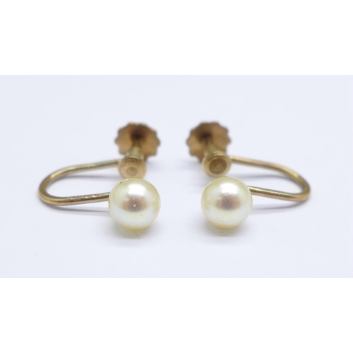 970 - A pair of 9ct gold and pearl earrings, 1.2g, screw backs