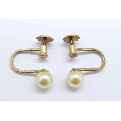 970 - A pair of 9ct gold and pearl earrings, 1.2g, screw backs