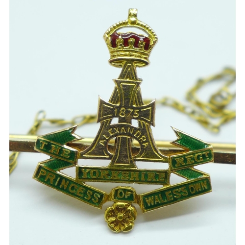 995 - A 15ct gold and enamel The Yorkshire Regiment, Princess of Wales Own badge, marked Alexandra 1875, 5... 