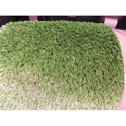 2500 - Roll of artificial grass - approx. 4m x 5m - 20 sq. mtrs