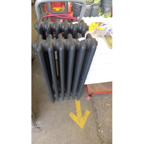 2497 - Victorian style cast metal radiator