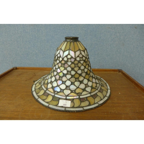 389 - A Tiffany style light shade