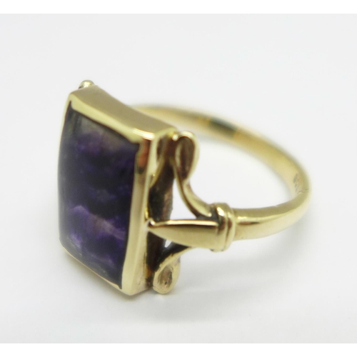 1001 - A 9ct gold Art Nouveau Blue John set ring, c.1900 to 1910, 3.2g, size L