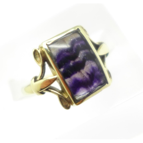 1001 - A 9ct gold Art Nouveau Blue John set ring, c.1900 to 1910, 3.2g, size L