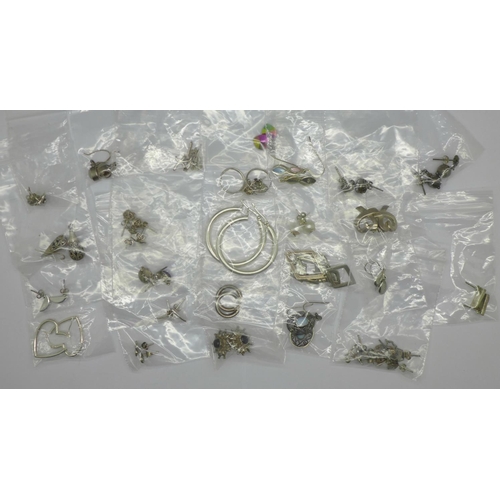 1007 - Twenty-five pairs of silver earrings