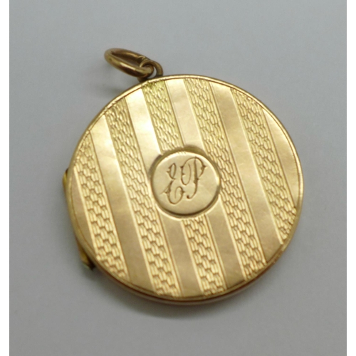 1021 - A 9ct gold back and front locket, total weight 4.6g, with initials