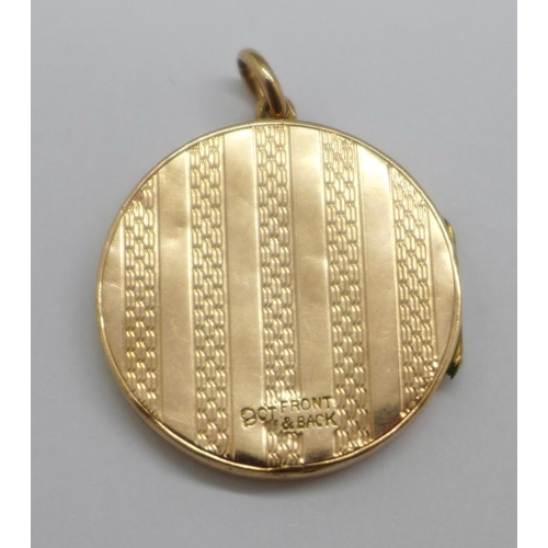 1021 - A 9ct gold back and front locket, total weight 4.6g, with initials