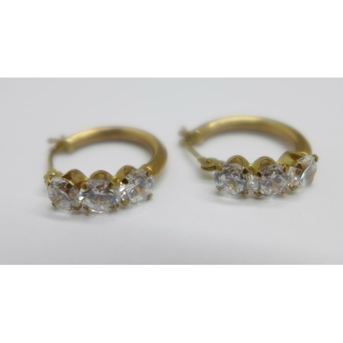 1030 - A pair of 9ct gold earrings, 1.3g