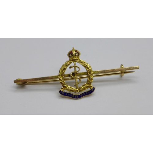 1036 - A 9ct gold Royal Army Medical Corps sweetheart brooch, 2.9g