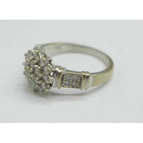 1043 - A 9ct white gold and diamond ring, 0.5carat diamond weight, marked in the shank, 2.7g, N