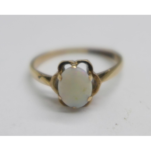 1045 - A 9ct gold and opal ring, 1.4g, L