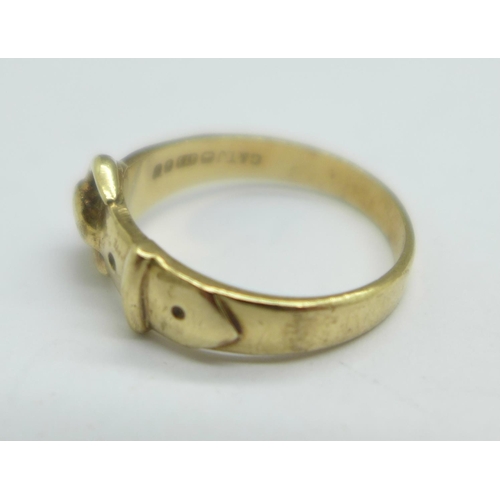 1049 - A 9ct gold buckle ring, 2.5g, L