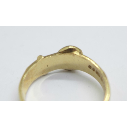 1049 - A 9ct gold buckle ring, 2.5g, L