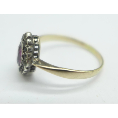 1051 - A 9ct gold dress ring, 1.7g, M