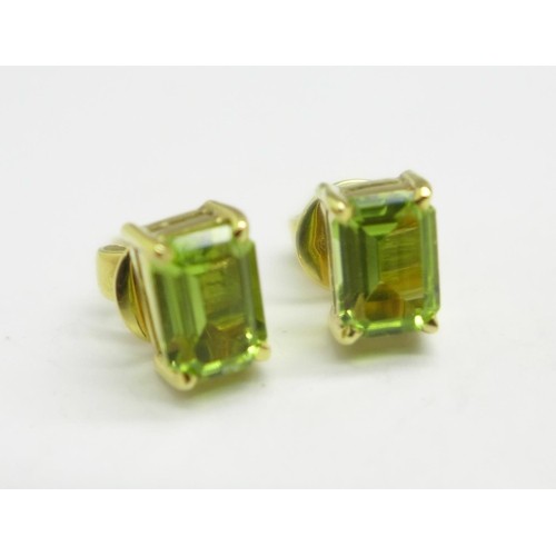 1052 - A pair of 14ct gold and peridot earrings, 3g