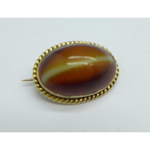 1063 - A yellow metal, 'cat's eye' brooch, 4g, 15mm x 20mm, (tests as 9ct gold)