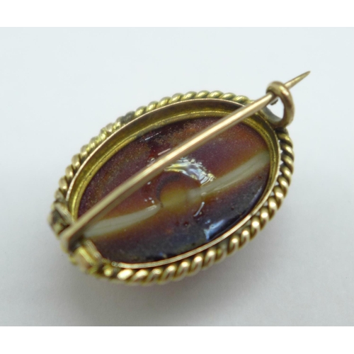 1063 - A yellow metal, 'cat's eye' brooch, 4g, 15mm x 20mm, (tests as 9ct gold)