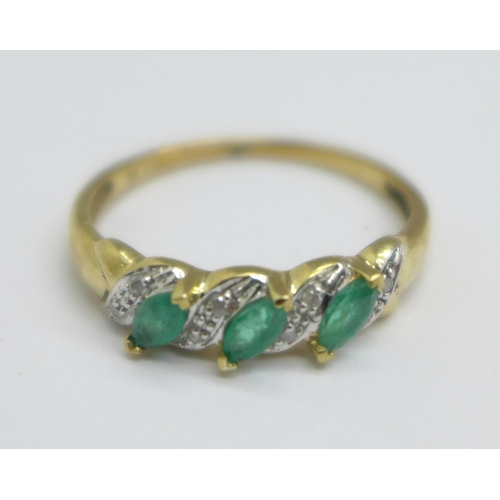 1096 - A 9ct gold, emerald and diamond ring, 2.5g, V