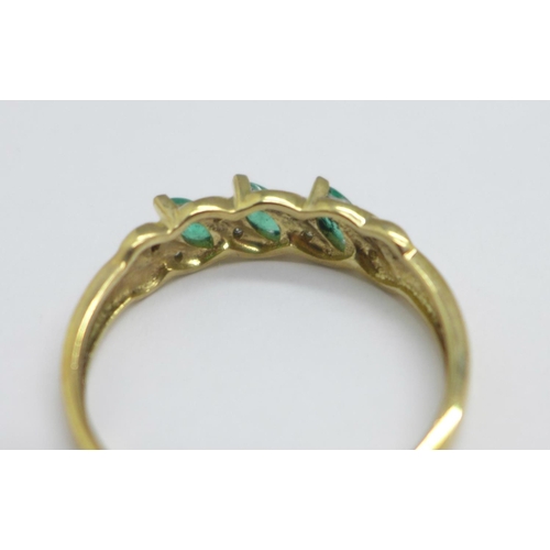 1096 - A 9ct gold, emerald and diamond ring, 2.5g, V