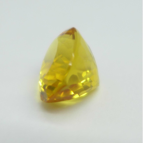 1099 - An unmounted citrine stone, 8.30 carat weight