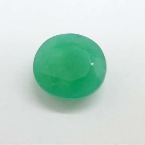 1101 - An unmounted emerald stone with valuation certificate, 10.46 carat weight