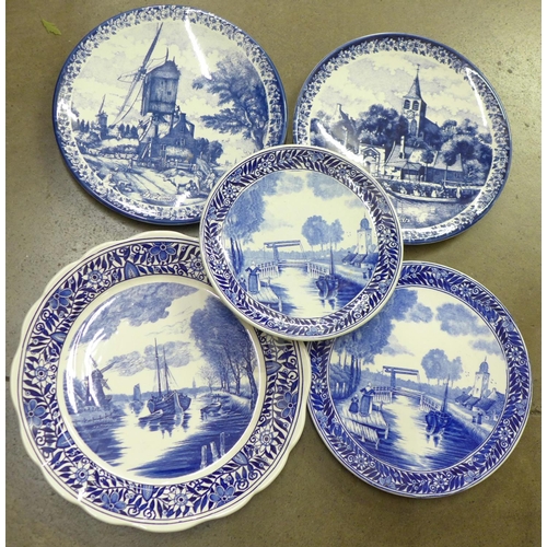 1112 - Five blue and white Delft plates/chargers **PLEASE NOTE THIS LOT IS NOT ELIGIBLE FOR POSTING AND PAC... 