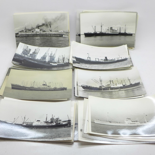 670 - Over 420 photographic postcards and photographs, mainly 20th Century and some 19th Century, shipping... 