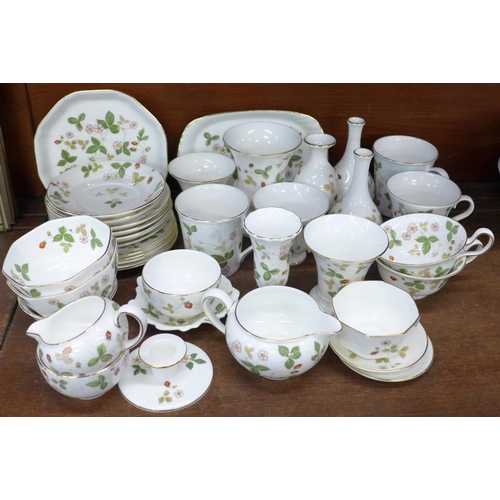 679 - A collection of Wedgwood Wild Strawberry china