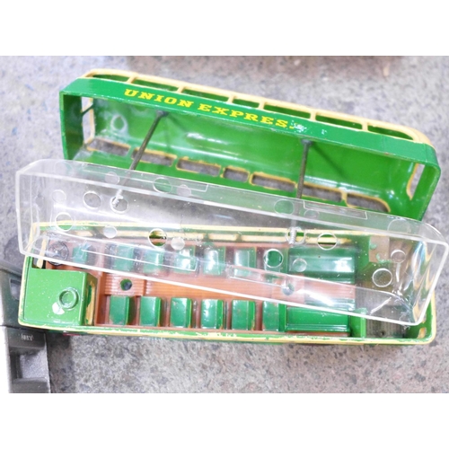 718 - Matchbox Models of Yesteryear, EFSL and other die-cast model coaches (26)