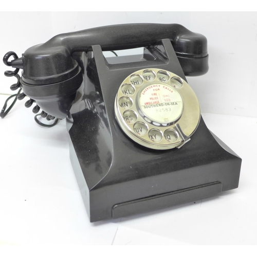 760 - A Bakelite telephone