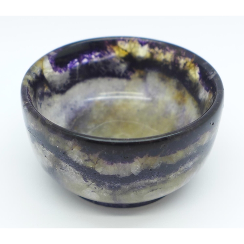 787 - A Blue John bowl in Odin vein by Andrew Elliot, diameter 62mm, height 35mm