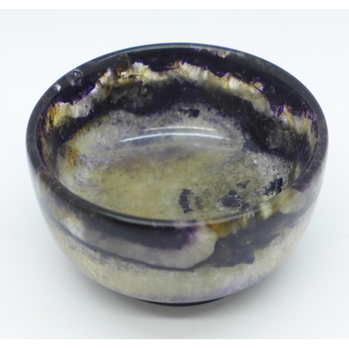 787 - A Blue John bowl in Odin vein by Andrew Elliot, diameter 62mm, height 35mm