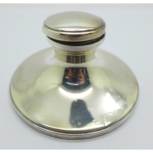 828 - A silver capstan inkwell