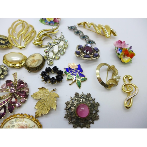 834 - Twenty-five costume brooches