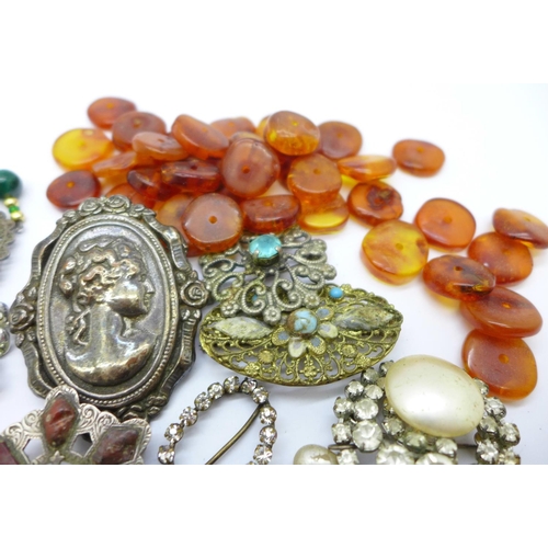 835 - Vintage jewellery including amber, amber beads to be re-strung and a silver bracelet, (Art Nouveau b... 