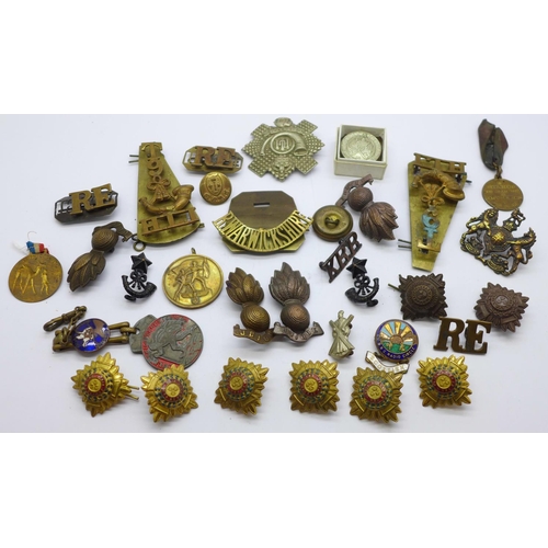 838 - A collection of military badges, buttons, etc.