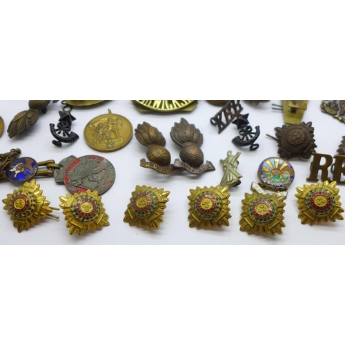 838 - A collection of military badges, buttons, etc.