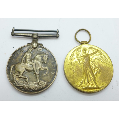 843 - A pair of WWI medals to T1-1391 Corporal W.M. Hitchman, Army Service Corps