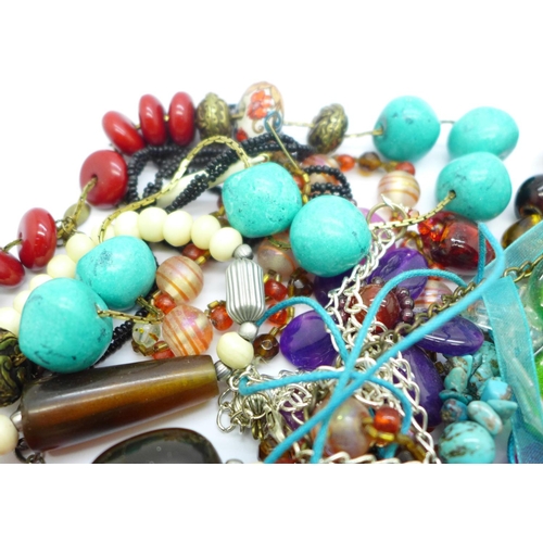 847 - Assorted glass and gemstone jewellery, etc.