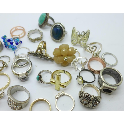 848 - Over forty costume rings