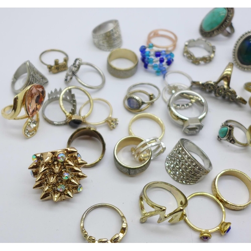 848 - Over forty costume rings