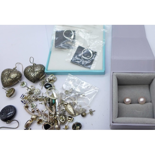 888 - Twenty-eight pairs of silver earrings