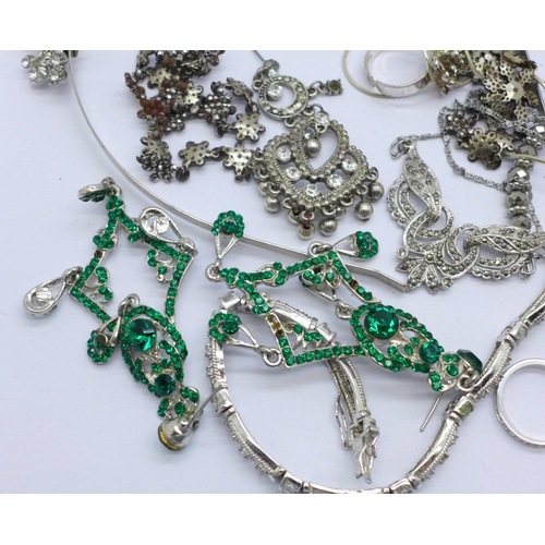 892 - Paste set costume jewellery