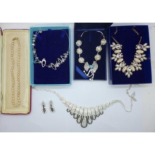 894 - Boxed necklaces and pairs of earrings