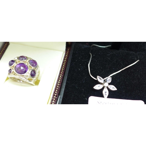 913 - A collection of silver jewellery, mainly boxed including amethyst