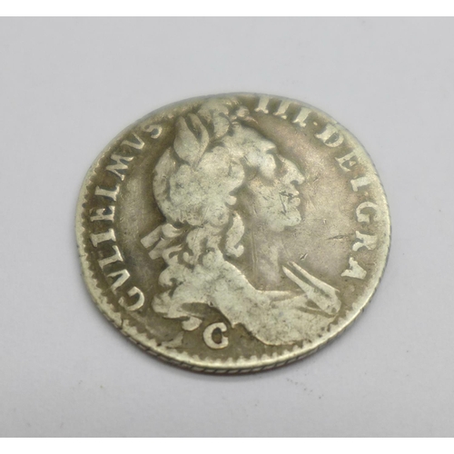 914 - A William III sixpence, 1697