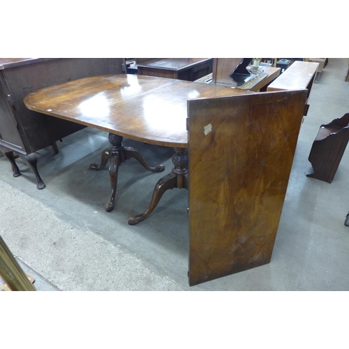 287 - A Regency style mahogany pedestal dining table