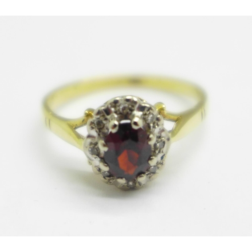 946 - An 18ct gold, garnet and diamond cluster ring, 3.4g, O