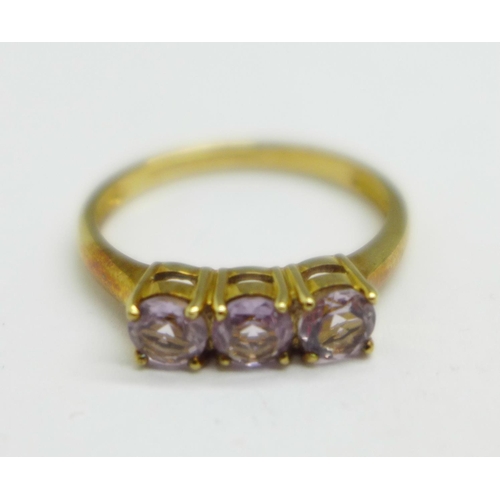 948 - A 9ct gold, three stone amethyst ring, 2g, N