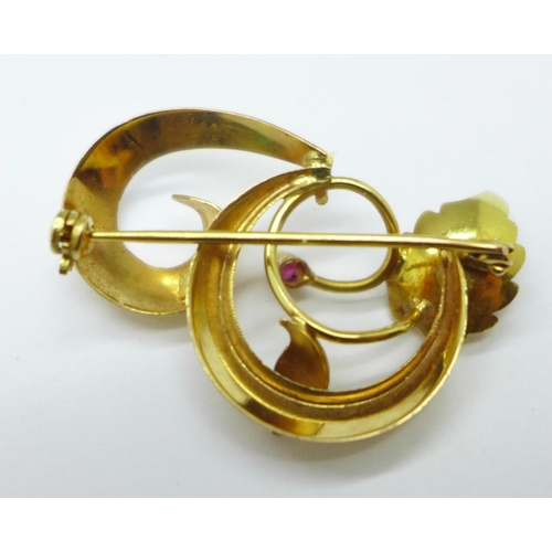 954 - An 18ct gold brooch, 4.8g